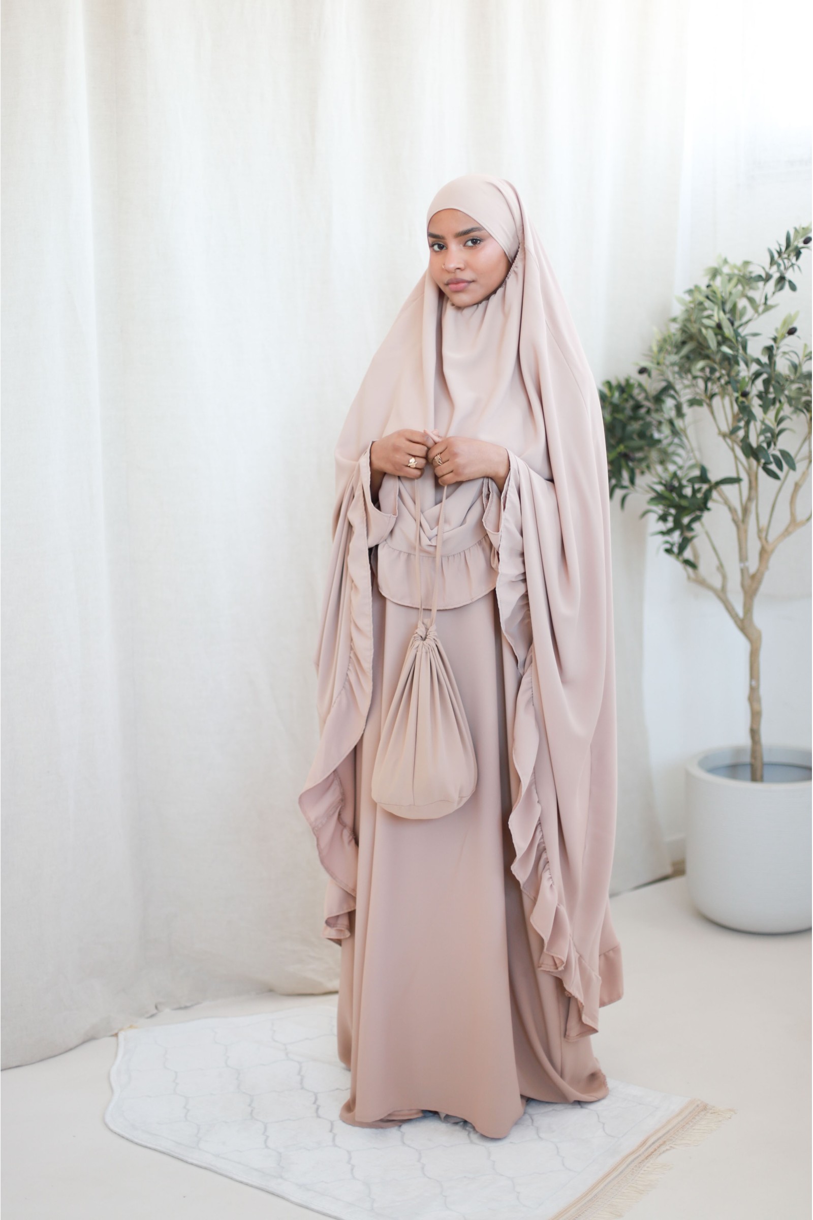Robe de prière soie de médine avec khimar idéal pour le ramadan 2024
