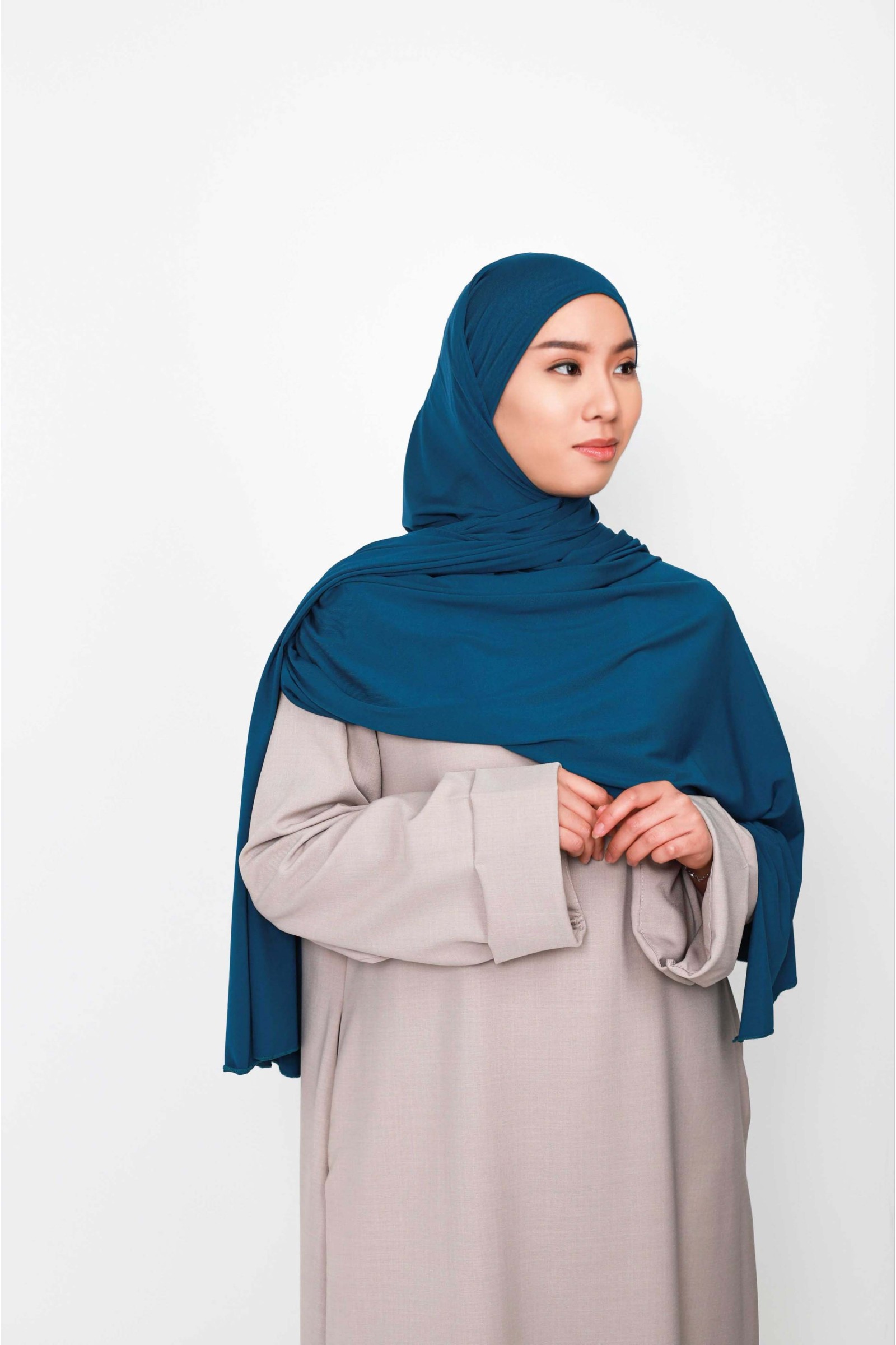 Practical veil to put on with headband ideal for Muslim women